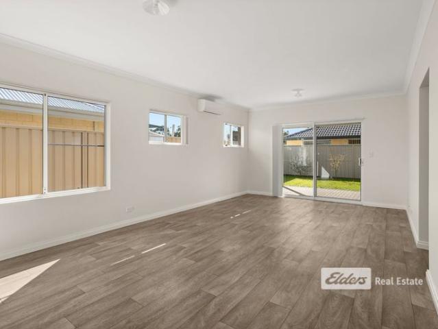 CONVENIENCE & STYLE CLOSE TO CAPEL CENTRE