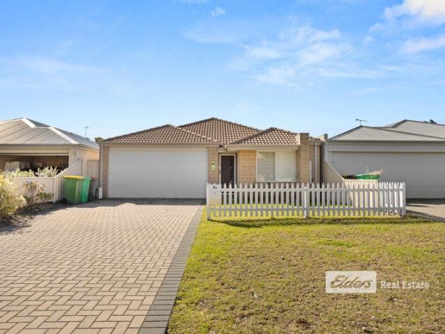 CONVENIENCE & STYLE CLOSE TO CAPEL CENTRE