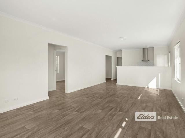 CONVENIENCE & STYLE CLOSE TO CAPEL CENTRE