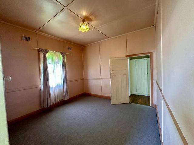 CONVENIETLY LOCATED COTTAGE ON OLIVER STREET