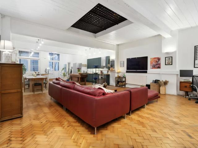 Converted industrial flat in Islington Has an Apartment