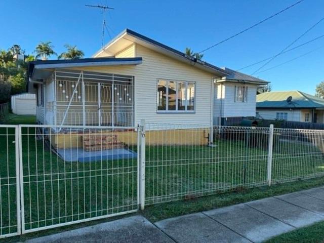 Convinient location 3 bedroom house newly renovated