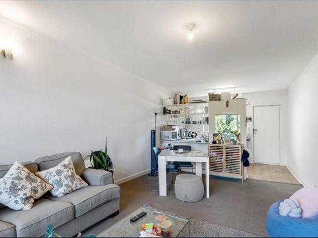 Convinient 2 Bed Living in Prime Riverside Location
