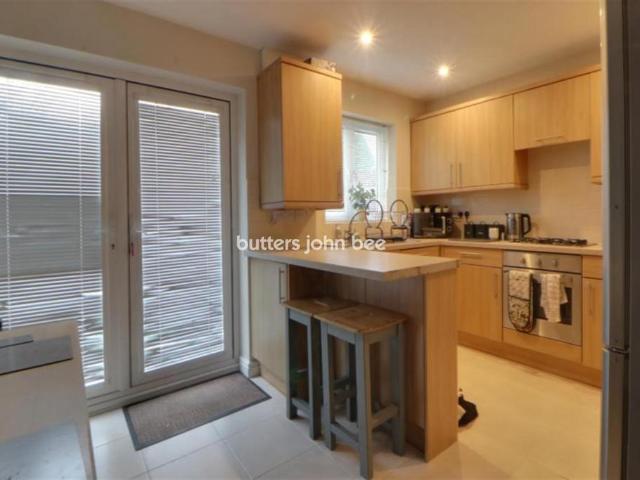 Conway Close, Crewe 3 bed semi detached house to rent £950 pcm £219 pw