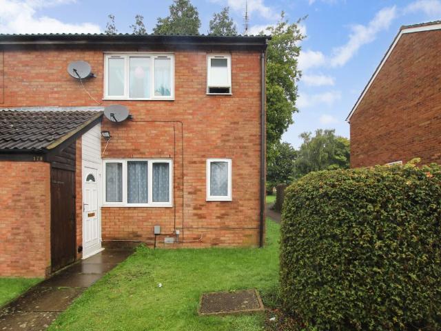 Conway Close, Houghton Regis, Bedfordshire LU5, 1 bed flat to rent, £900 pcm | PrimeLocation