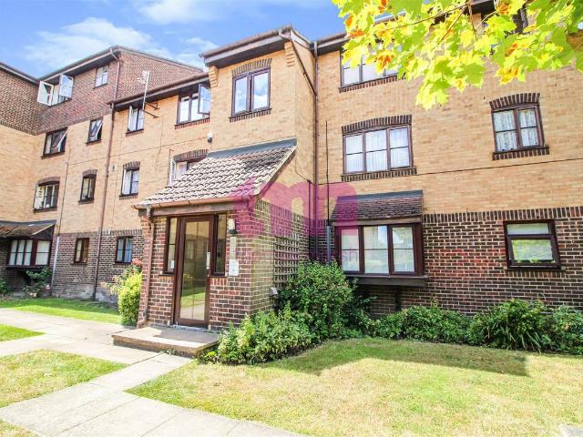 Conway Gardens, Grays RM17, Studio to rent, £1,000 pcm | PrimeLocation
