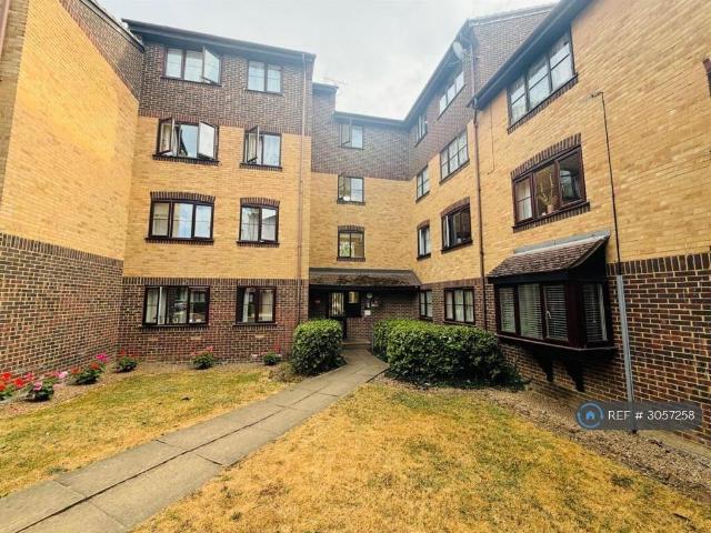 Conway Gardens, Grays, RM17 2 bed flat to rent £1,500 pcm £346 pw