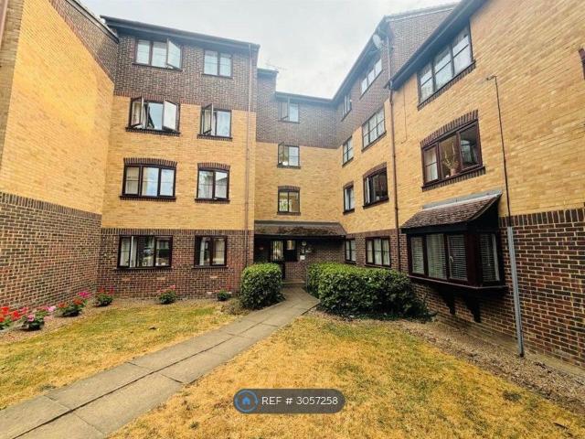 Conway Gardens, Grays RM17, 2 bed flat to rent, £1,500 pcm | PrimeLocation