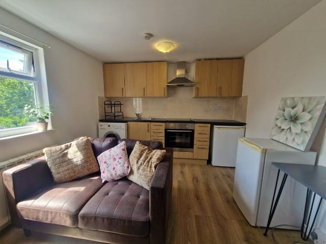 Conway Road, Whitton TW4, 2 bed flat to rent, £1,800 pcm | PrimeLocation