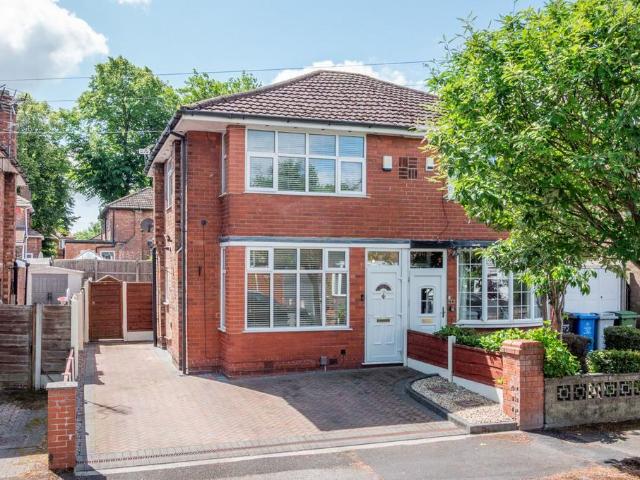 Conway Road, Davyhulme, Manchester, M41 2 bed semi detached house to rent £1,400 pcm £323 pw