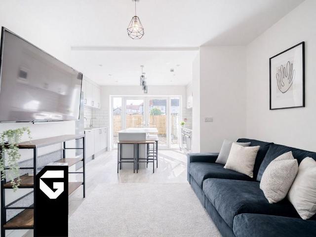 Conygre Grove 6 bed flat to rent £5,100 pcm £1,177 pw