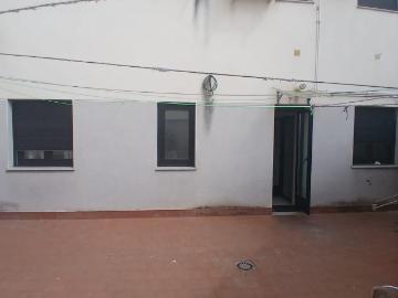 Con amplio patio y garaje en zona tranquila