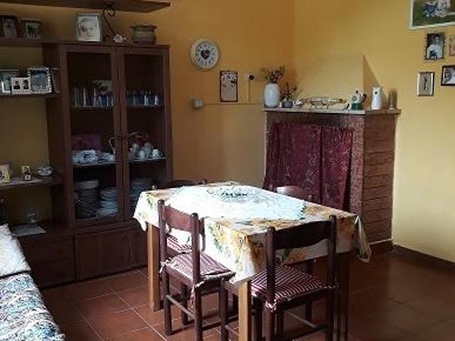 Con giardino e 5 vani 80mq