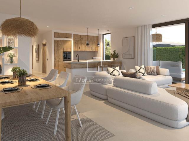 Con fachada blanca y esquinas redondeadas, realzada por la b. 236m² Jávea Xabia