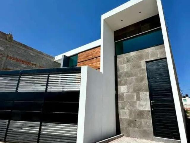 Con sala a doble altura casa en venta a solo 6 min De