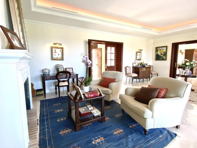 Con una ubicación privilegiada en primera línea de golf, la. 853m² Benahavís