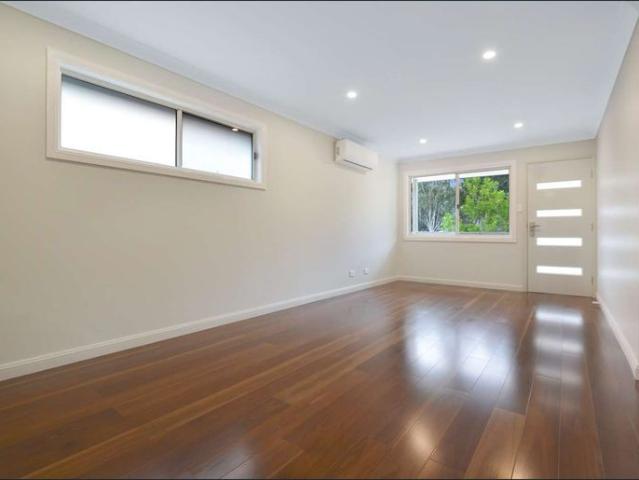 Concenient Location & Street Frontage!