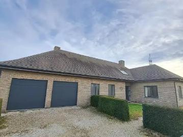 Geschakelde Woning te huur in Arrondissement de Dixmude - Tuin
