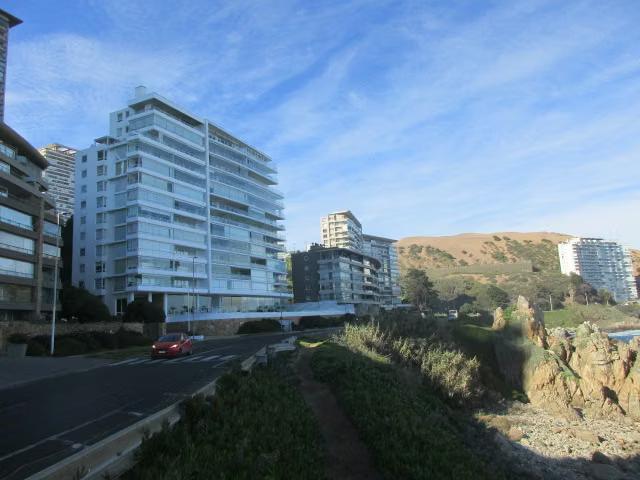 Concón  1ra Línea Borde Costero  Excelente Dpto. 4D/3B/E/Bd  124mt2  Piso 5 | 4 dormitorios por 9980.00 en Concón