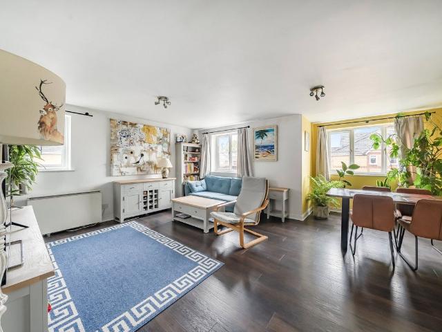 Concord Court, Winery Lane, Kingston Upon Thames KT1, 2 bed flat to rent, £2,100 pcm | PrimeLocation