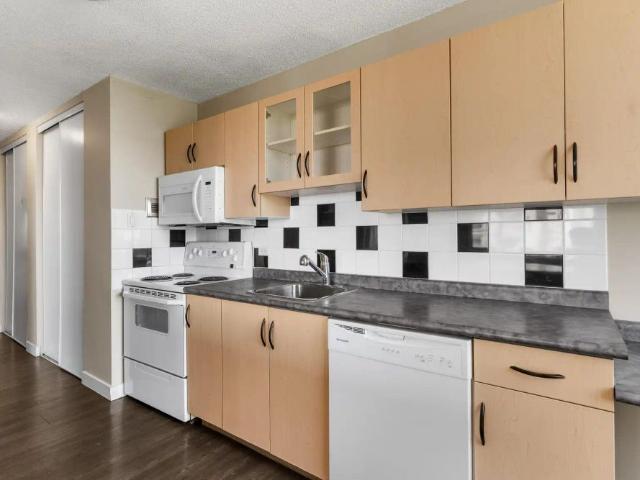 Concord Tower — 2 Bed 1 Bath