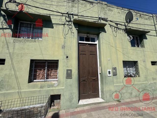 Departamento con cocina comedor, entrepiso con una habitación. Baño. Es un complejo con varios departamentos. No se aceptan mascotas