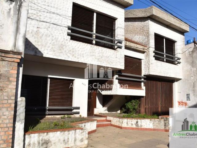 Casa en alquiler c/ cochera en Concordia