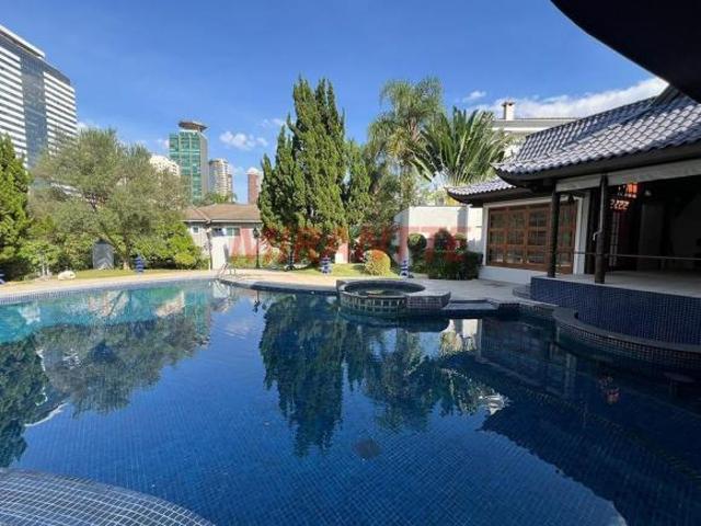 Cond. fechado de 1558m² com 4 quartos