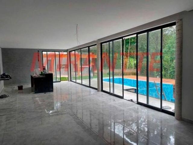 Cond. fechado de 168m² com 3 quartos