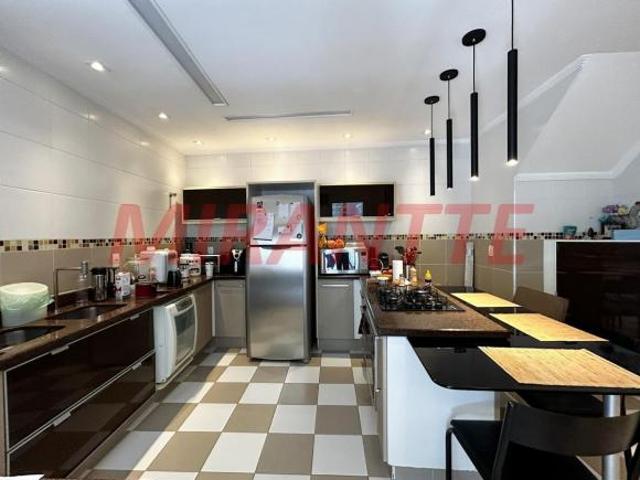Cond. fechado de 198m² com 4 quartos