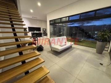 Cond. fechado de 220m² com 4 quartos