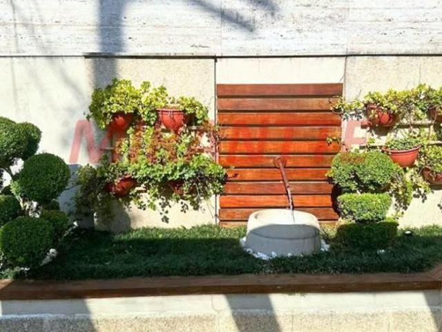 Cond. fechado de 235m² com 3 quartos
