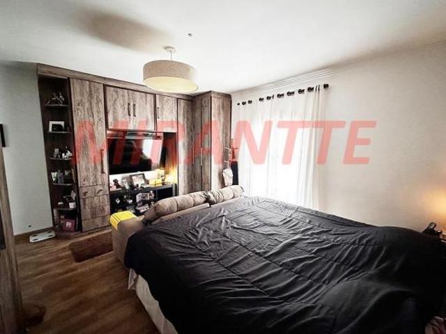 Cond. fechado de 235m² com 3 quartos