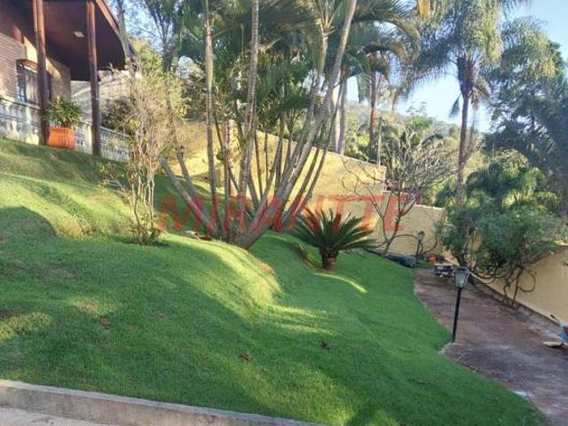 Cond. fechado de 233m² com 3 quartos