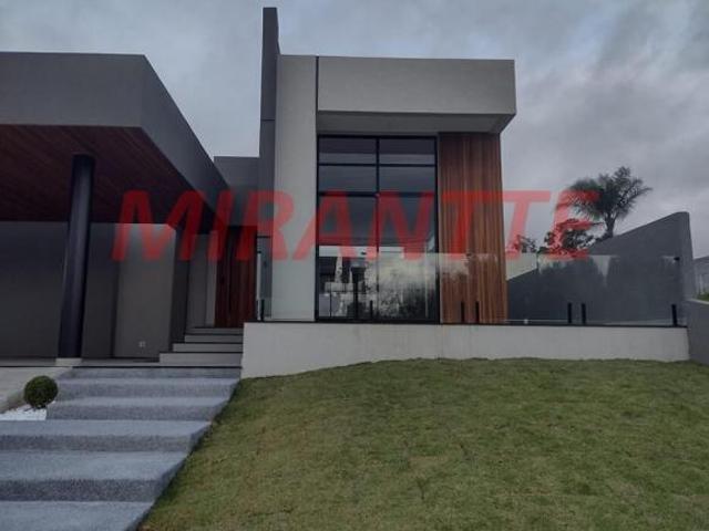 Cond. fechado de 285m² com 4 quartos