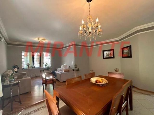 Cond. fechado de 280m² com 4 quartos