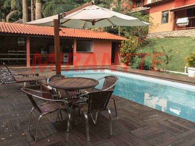 Cond. fechado de 317m² com 3 quartos