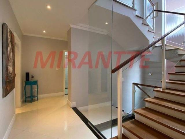 Cond. fechado de 320m² com 5 quartos