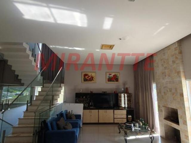 Cond. fechado de 350m² com 4 quartos