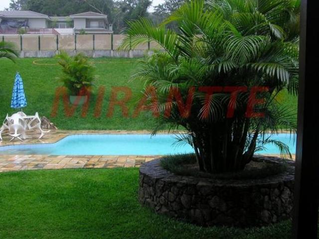 Cond. fechado de 377m² com 3 quartos