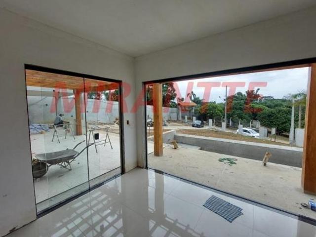 Cond. fechado de 386m² com 3 quartos
