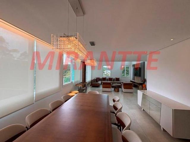 Cond. fechado de 400m² com 3 quartos