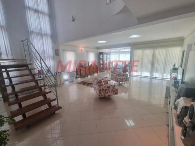Cond. fechado de 448.16m² com 4 quartos