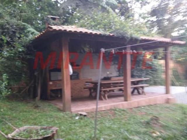 Cond. fechado de 450m² com 5 quartos