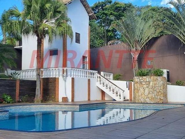 Cond. fechado de 480m² com 6 quartos
