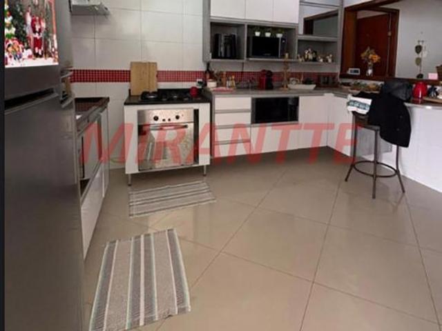 Cond. fechado de 550m² com 3 quartos