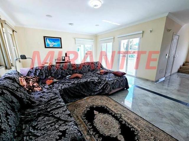 Cond. fechado de 589m² com 2 quartos