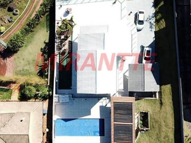 Cond. fechado de 580m² com 4 quartos