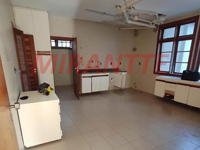 Cond. fechado de 759m² com 5 quartos