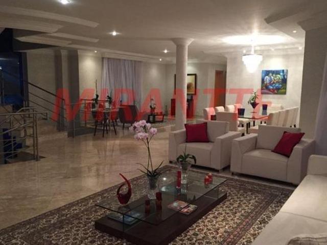 Cond. fechado de 800m² com 4 quartos